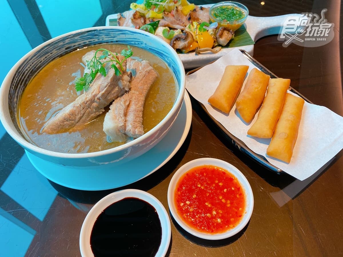 名字有藍、穿藍色免費喝調酒！新北最高景觀餐廳吃雙胞胎肉骨茶、甜甜圈蝦餅