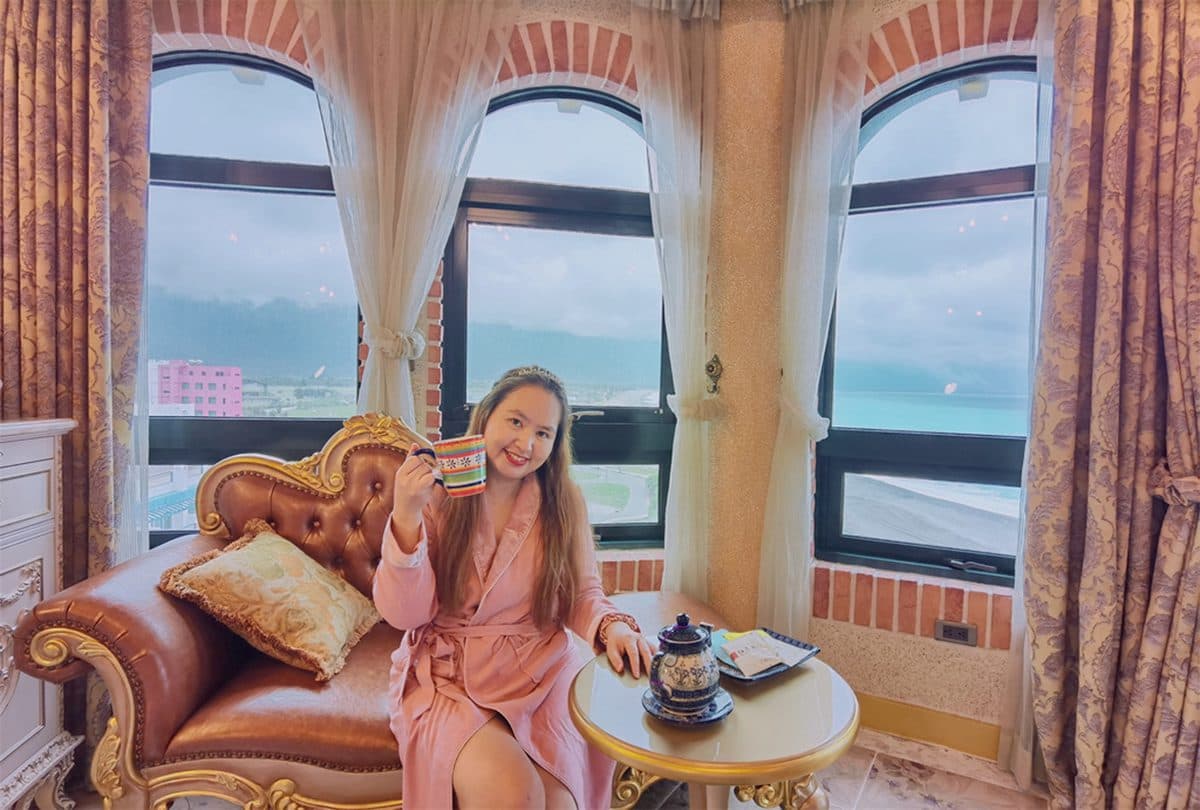網美尖叫！入住「台版凡爾賽宮」打卡360度穹頂壁畫，粉紅公主房賞整片海景