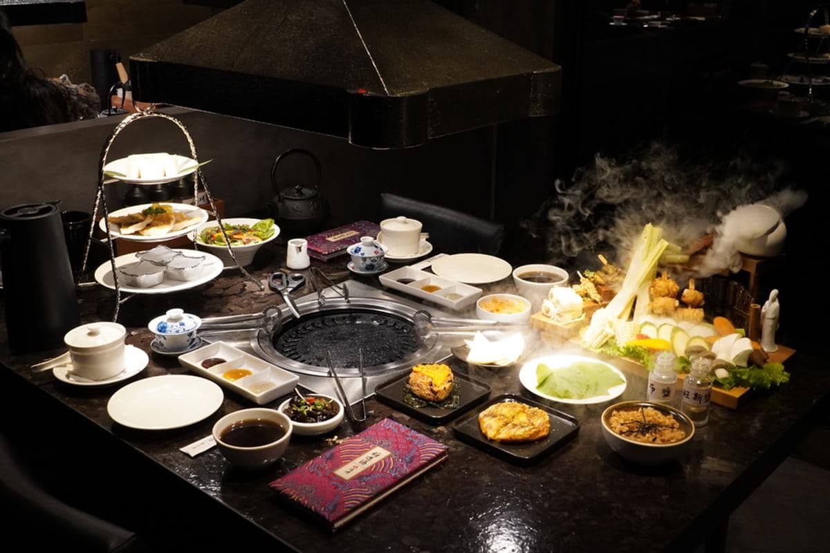 素食界屋馬也在台中!超浮誇「噴乾冰烤物盤」爽嗑北平烤鴨,還有澎派佛跳牆 素食界屋馬也在台中!超浮誇「噴乾冰烤物盤」爽嗑北平烤鴨,還有澎派佛跳牆