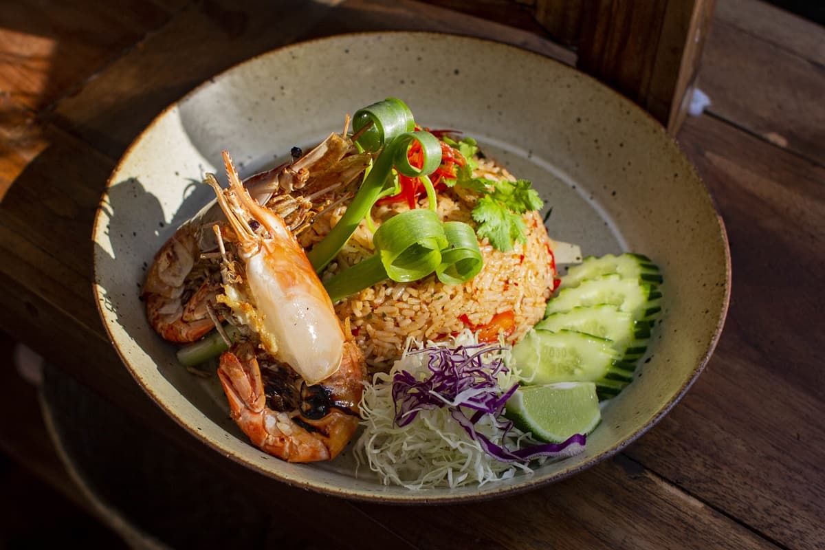 【新開店】路易莎全新「初泰PIKUL」開幕！50道泰式料理必嘗，開幕享８折優惠