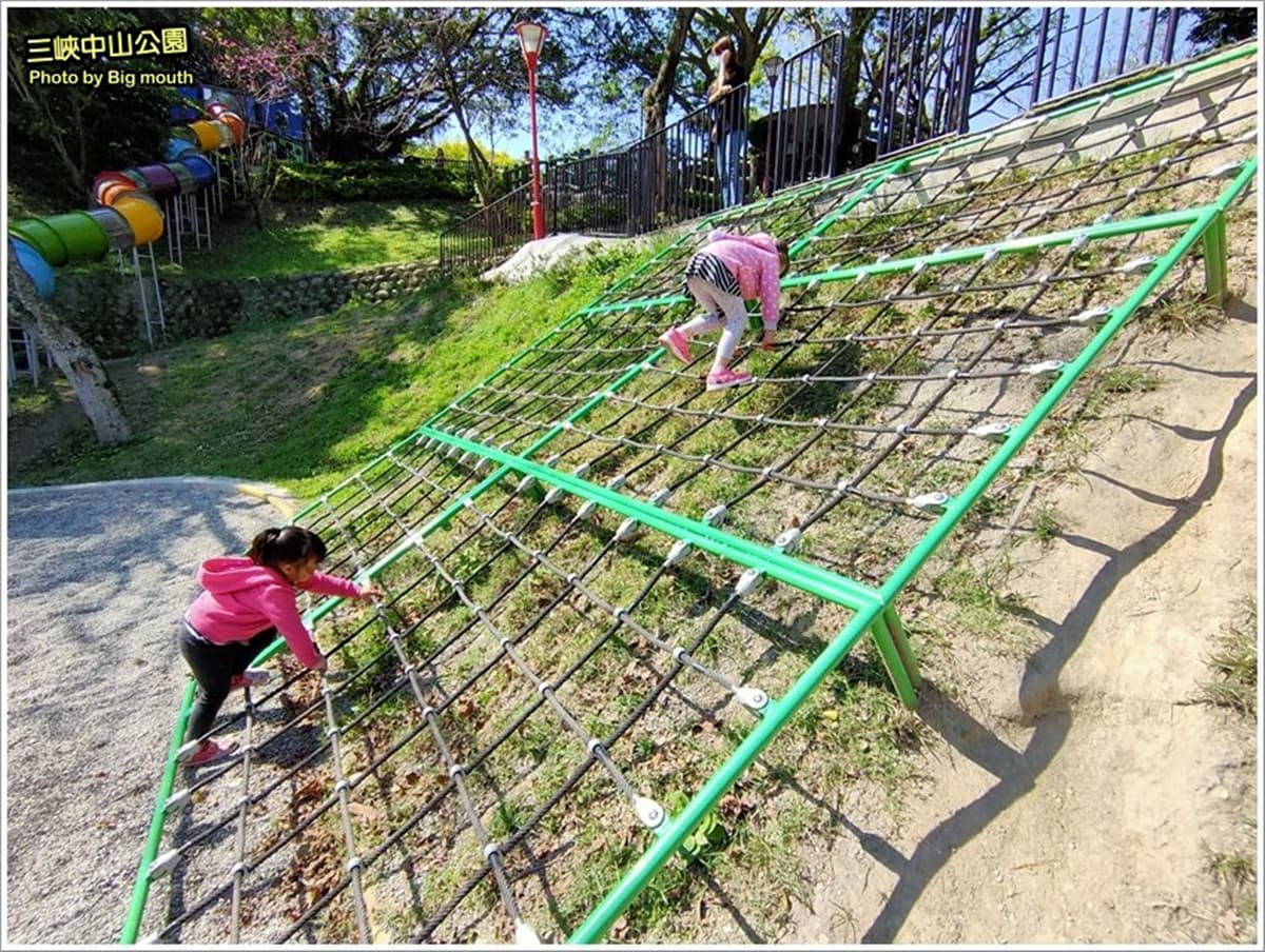 小孩要瘋了!三峽森林系公園先排「30公尺樹藤溜滑梯」,樹屋平台放電一整天 小孩要瘋了!三峽森林系公園先排「30公尺樹藤溜滑梯」,樹屋平台放電一整天