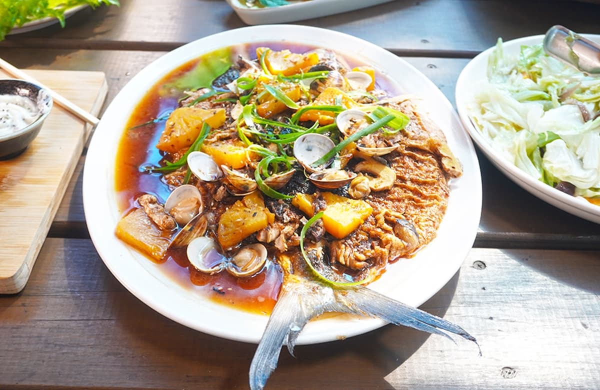 先搶訂整隻桶窯雞！超狂「無菜單料理」１人僅350元，再爽嗑甘蔗蝦、石板烤肉
