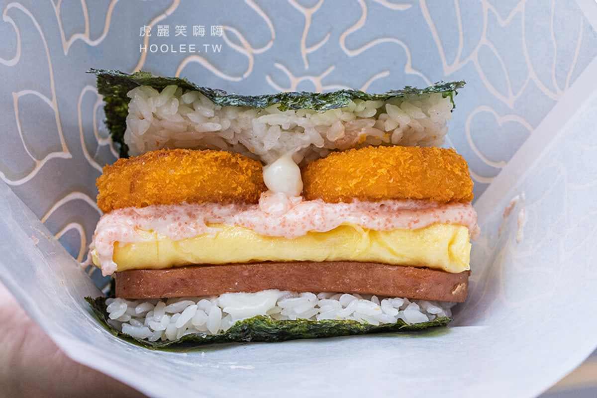 包了整隻軟殼蟹、炸蝦!超狂「沖繩飯糰」配料霸氣外露,肉控必點巨厚炸雞排 包了整隻軟殼蟹、炸蝦!超狂「沖繩飯糰」配料霸氣外露,肉控必點巨厚炸雞排