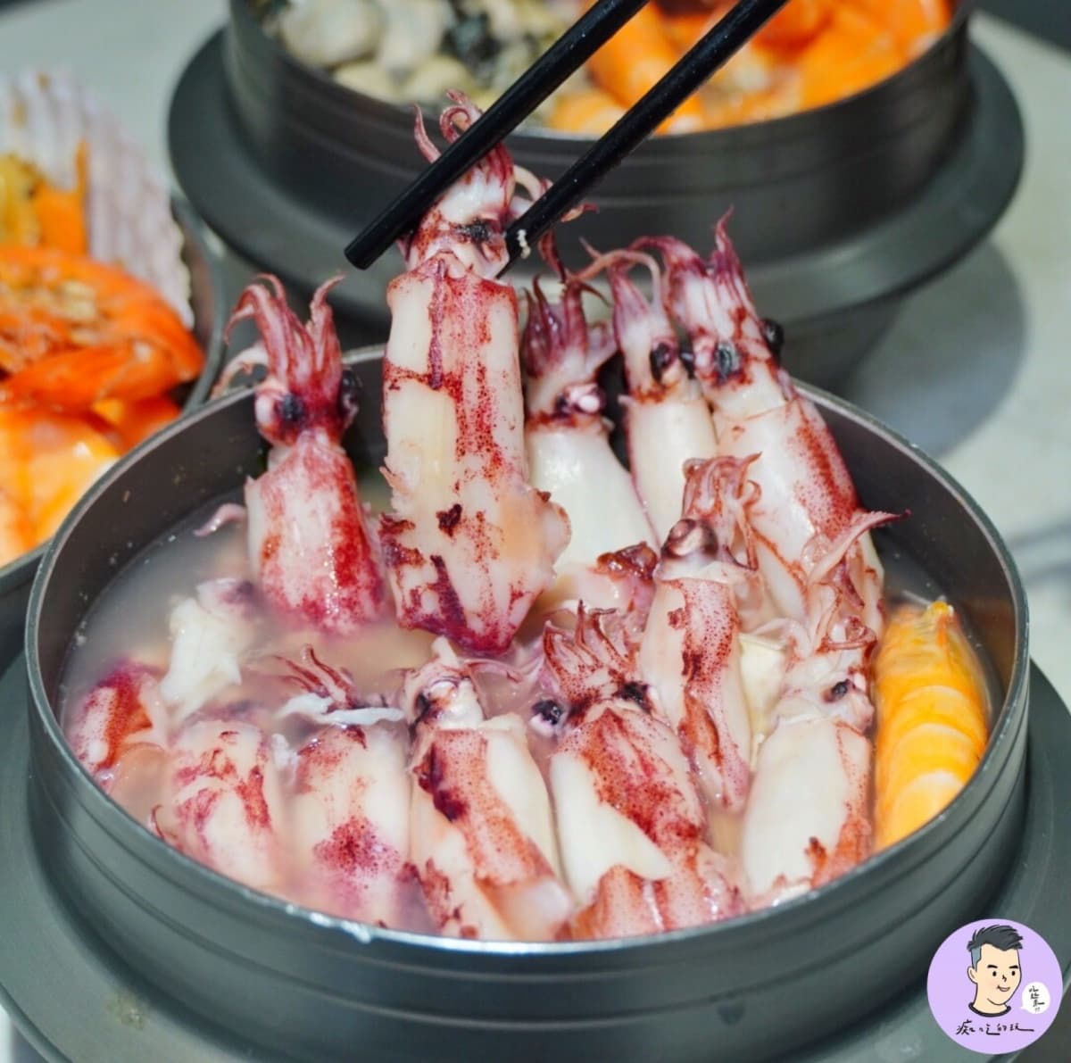 １碗吃得到９種海鮮！超浮誇鍋燒麵塞滿龍蝦、鮑魚，暴量蚵仔麵痛風也要吃