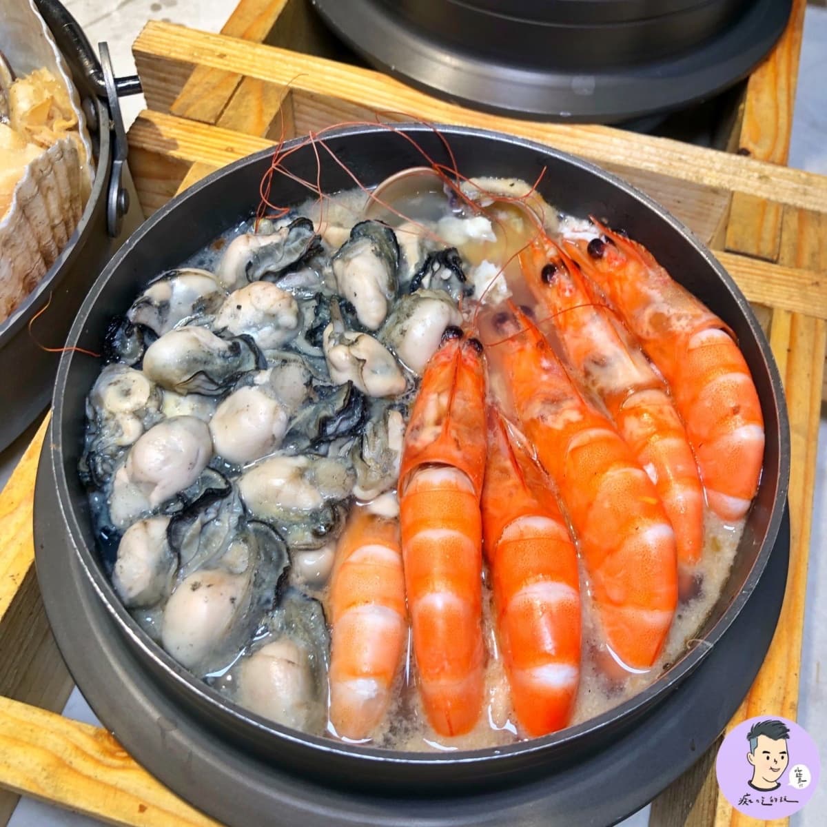 １碗吃得到９種海鮮！超浮誇鍋燒麵塞滿龍蝦、鮑魚，暴量蚵仔麵痛風也要吃