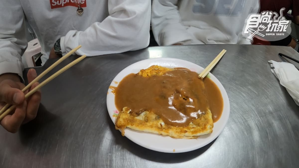 醬汁相當特別，有著豆瓣沙茶綜合香味。