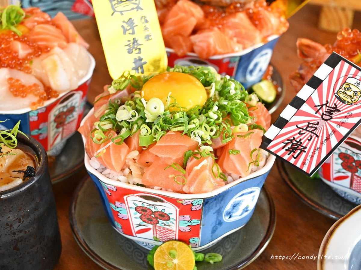 鮭魚、燒肉堆成超猛高塔！點這碗１次爽吃４種海鮮，台中浮誇丼飯推爆料新品