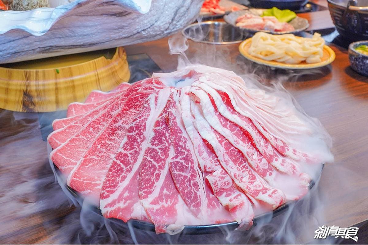 【新開店】員林火鍋王者插旗台中！打卡必點巨大貝殼海鮮船，肉肉火山超浮誇