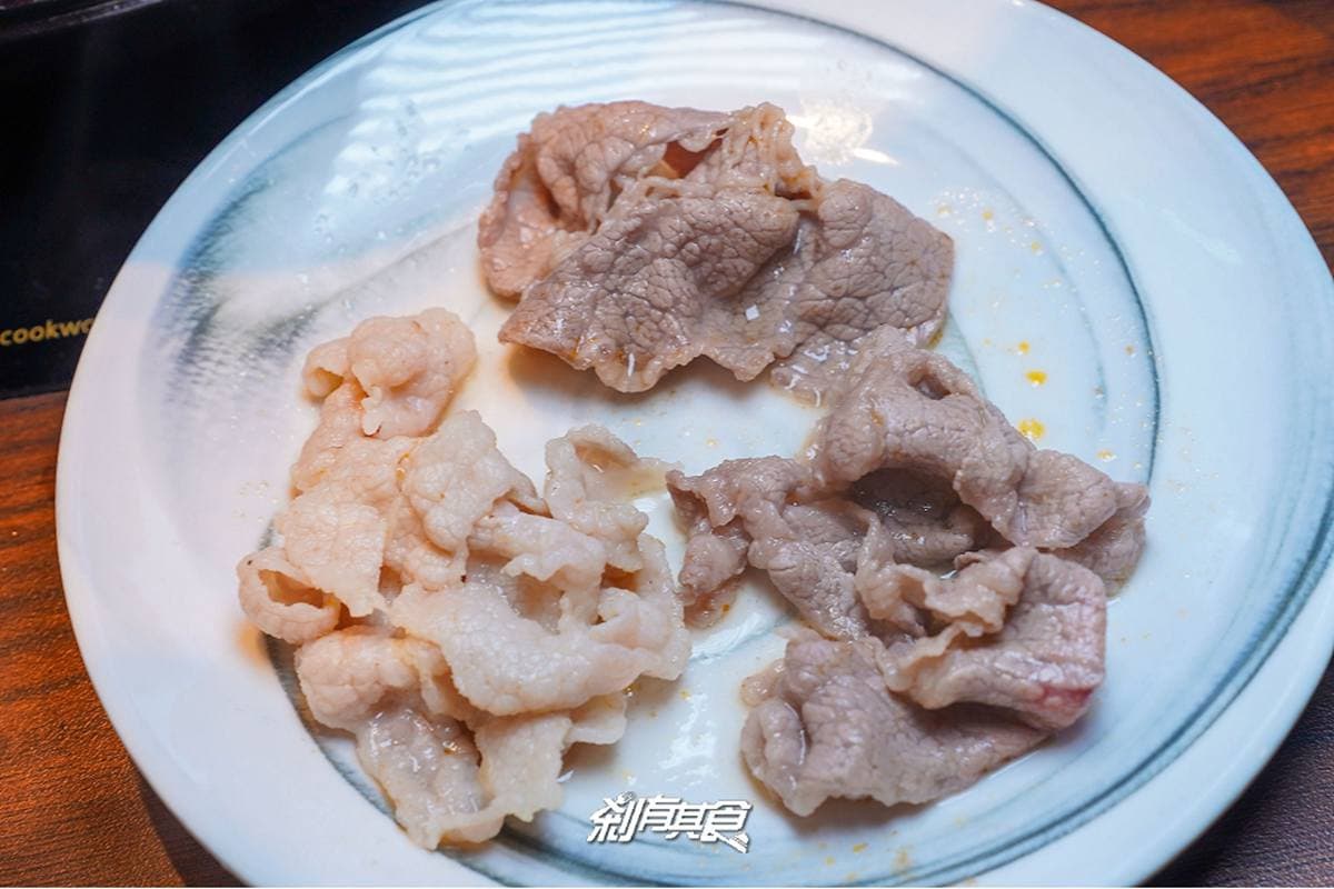 【新開店】員林火鍋王者插旗台中！打卡必點巨大貝殼海鮮船，肉肉火山超浮誇