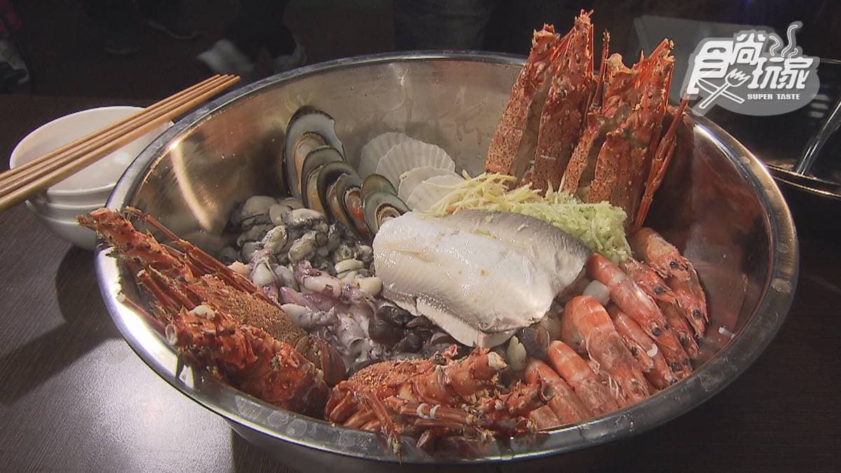 隱藏版深夜餐車！「海鮮湯飯」塞滿龍蝦、鮮蚵超霸氣，濃郁湯頭一喝就上癮