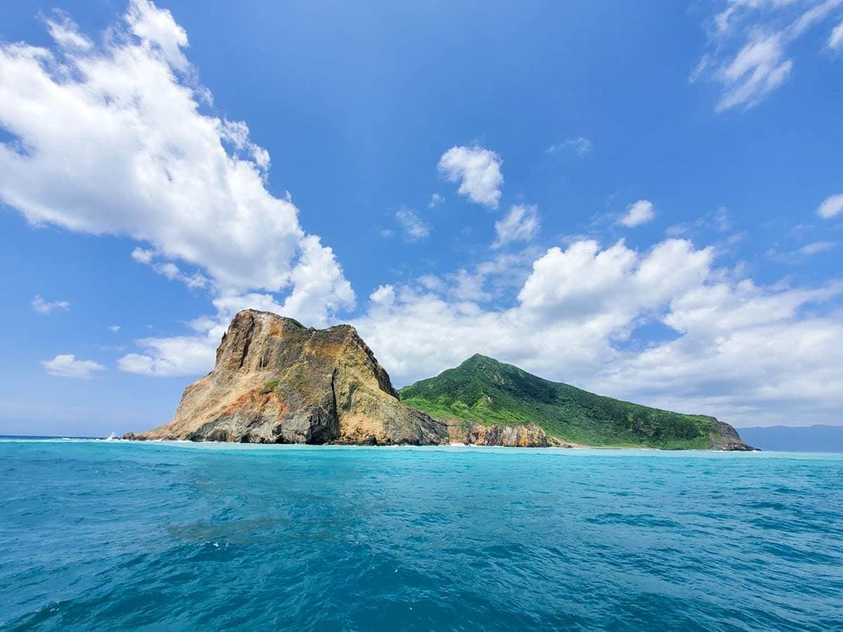 超值海島２玩法！蘭嶼抓飛魚＋綠島浮潛，還有賞鯨、牛奶湖、住萬元海景房