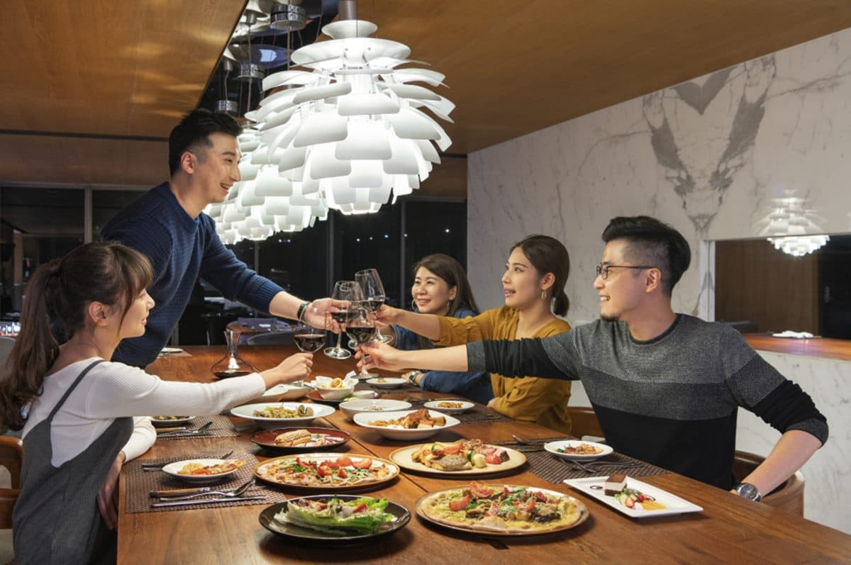 ４月壽星吃到飽整桌打８折！飯店同天生日再免費用餐，還有滿500元送500元好康