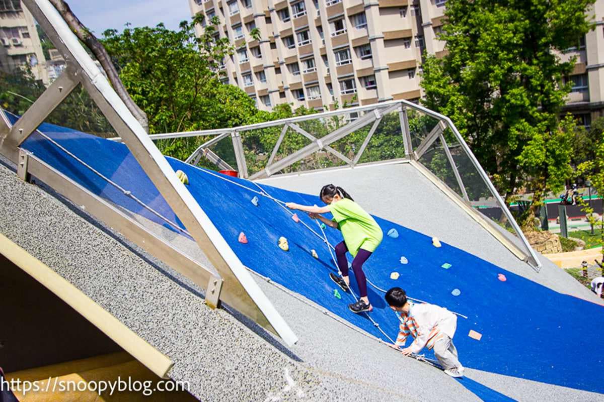 「台北最長溜滑梯」在這！全新森林公園「斜坡攀岩場」放電必玩，遛小孩快衝