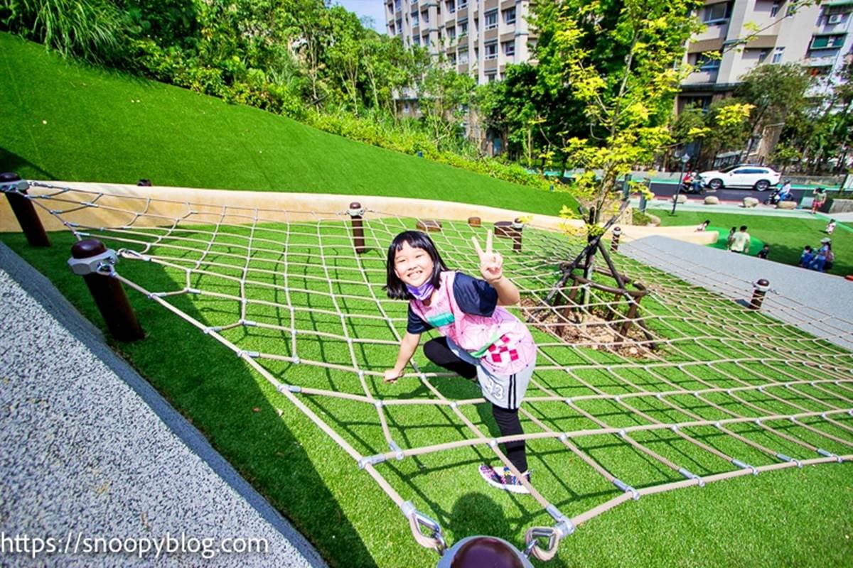 「台北最長溜滑梯」在這！全新森林公園「斜坡攀岩場」放電必玩，遛小孩快衝