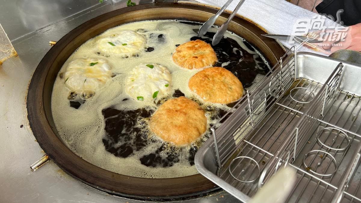 店家的蔥餡餅堅持每天現點現做。