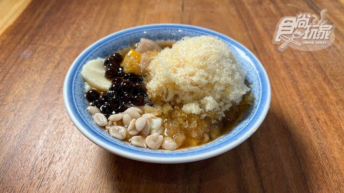 「綜合粉圓」粉圓吃起來Q彈帶點甜味，搭配冰沙簡直升等滿足。