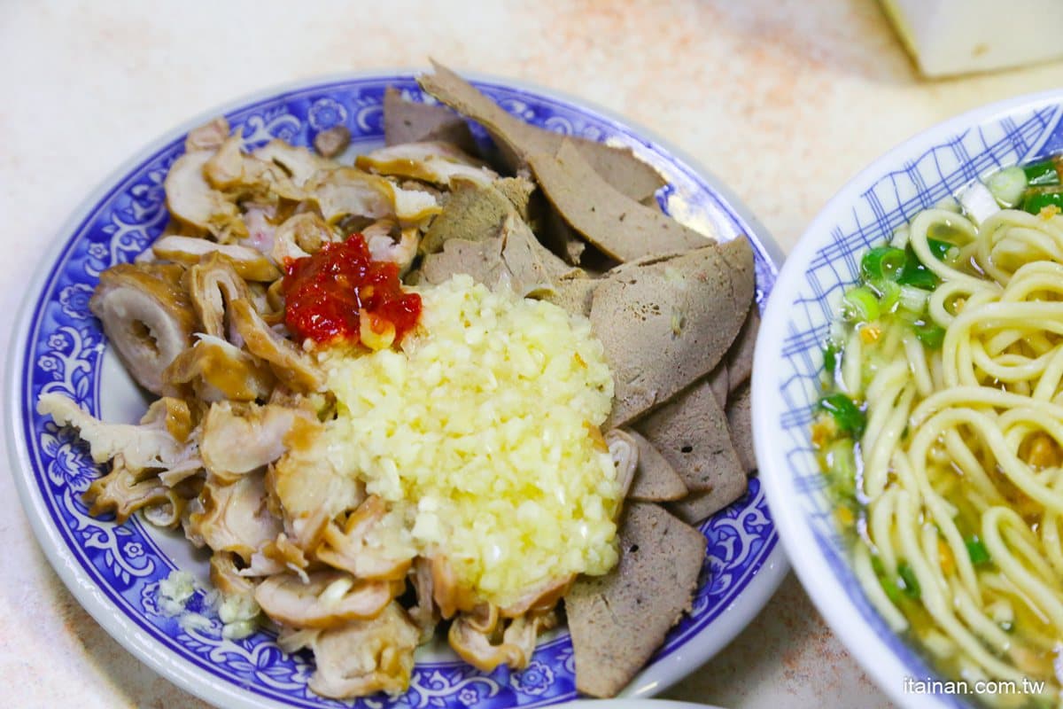 2022花火節順吃！澎湖人最愛８小吃：一甲子燒肉飯、老麵蔥油餅、牽絲仙草冰