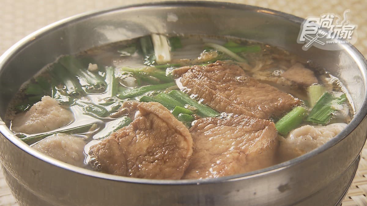 鮮味十足!宜蘭「人氣米粉湯」吃得到純手工魚丸,加手炒辣油香氣更升級