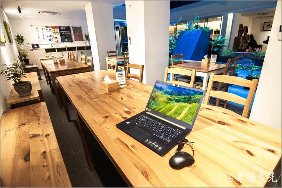 網評4.4星超難訂！全白系旅店打卡「綠意天井」，高CP值單人房還附獨立衛浴