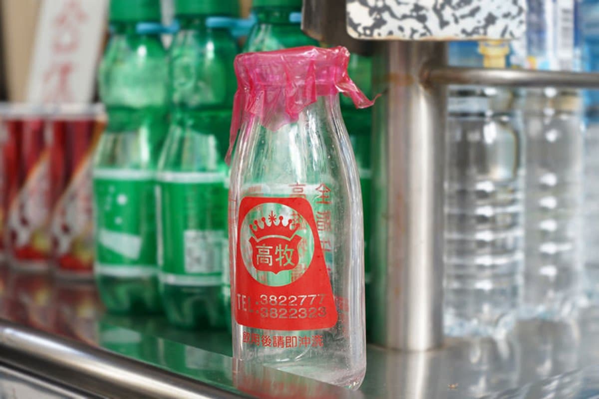 在地人才知!60年「阿嬤飲料攤」必喝古早味鮮奶茶,內行喝法加2罐高牧鮮乳 在地人才知!60年「阿嬤飲料攤」必喝古早味鮮奶茶,內行喝法加2罐高牧鮮乳