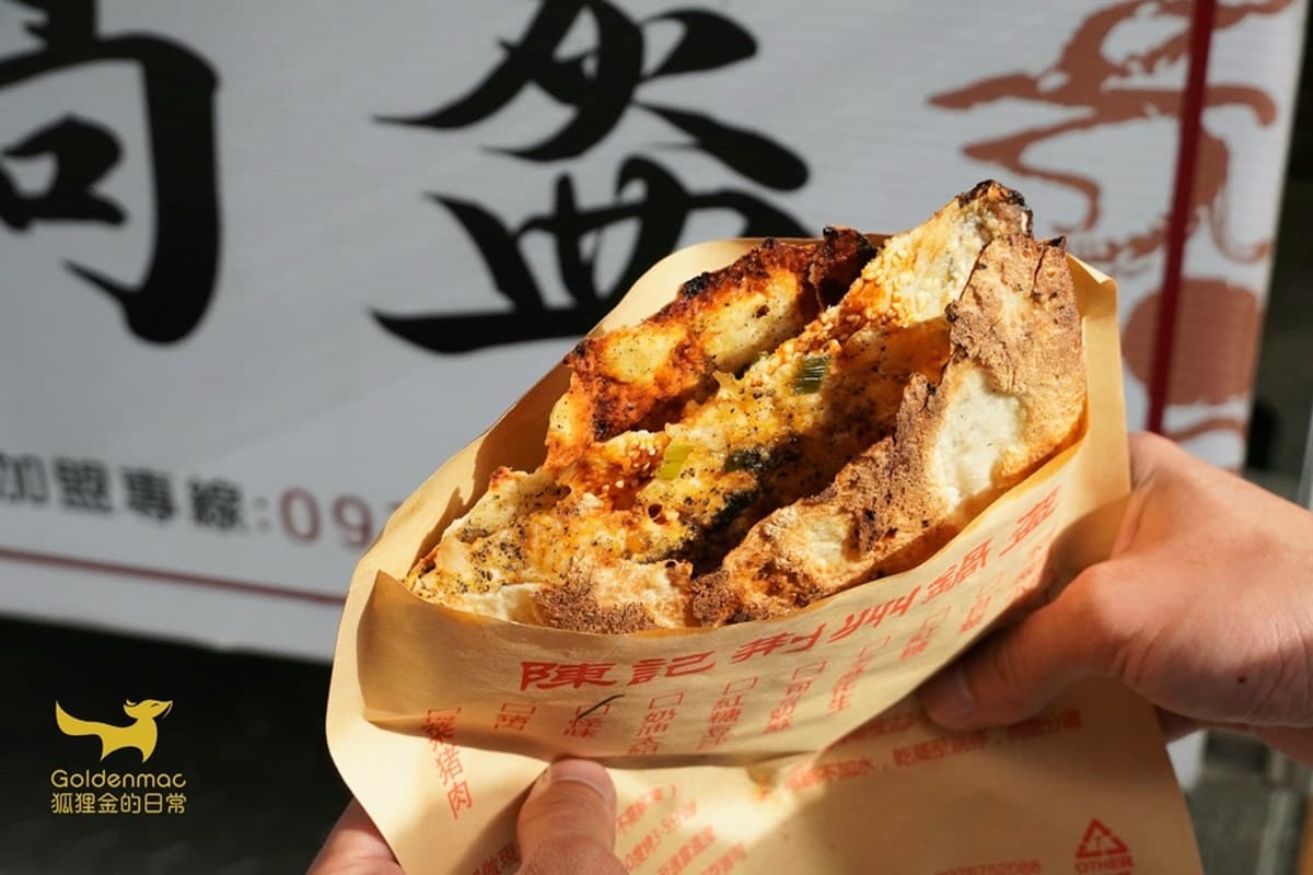 網評4.7星小吃！比臉大「鍋盔餅」只要40元，現點現擀口感香酥一吃愛上