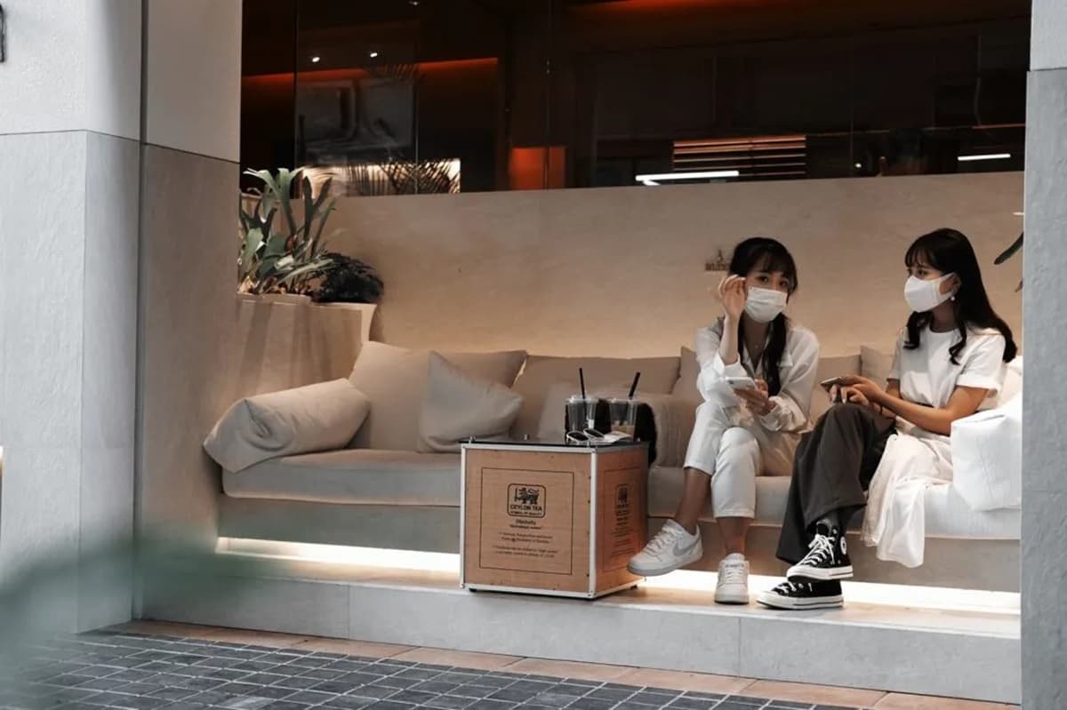 「台中最美奶茶店」在這!純白建築+南洋風沙發區IG暴紅,手搖控朝聖拍一波 「台中最美奶茶店」在這!純白建築+南洋風沙發區IG暴紅,手搖控朝聖拍一波