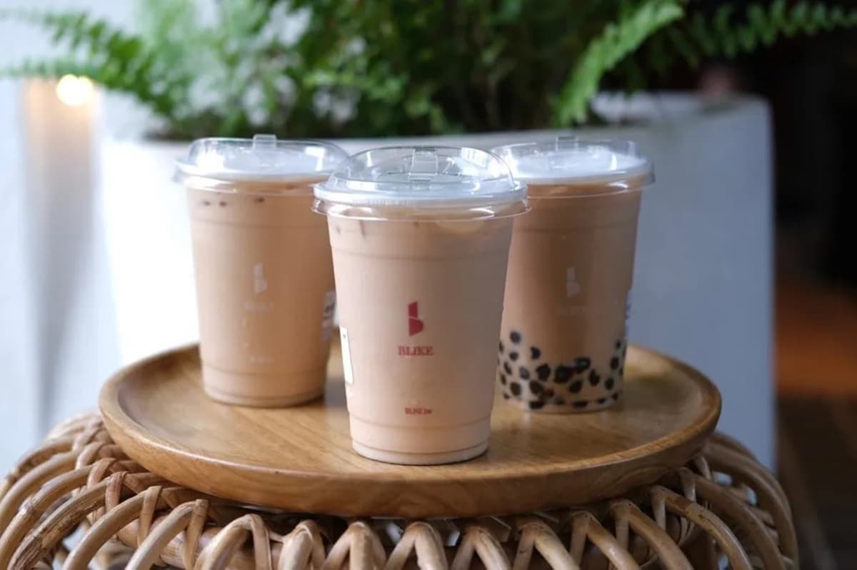 「台中最美奶茶店」在這!純白建築+南洋風沙發區IG暴紅,手搖控朝聖拍一波 「台中最美奶茶店」在這!純白建築+南洋風沙發區IG暴紅,手搖控朝聖拍一波