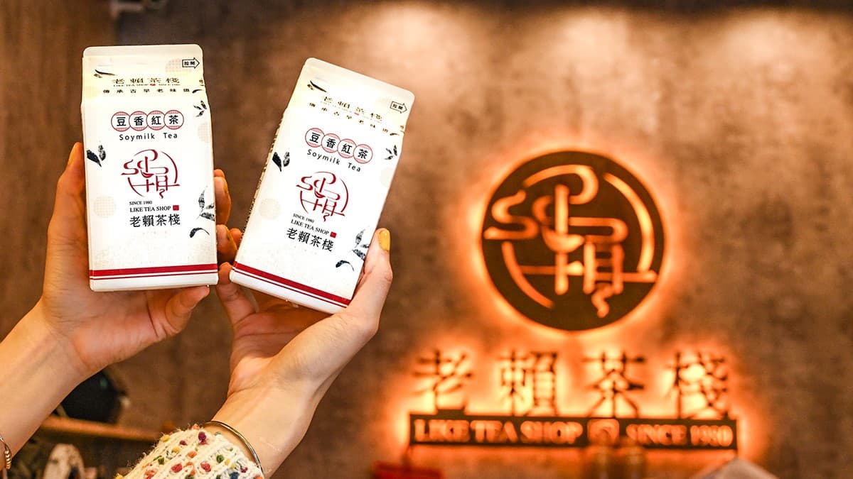 老賴茶棧進駐7-11!TOP1明星商品「豆香紅茶」香濃開賣,回門市再享買一送一 老賴茶棧進駐7-11!TOP1明星商品「豆香紅茶」香濃開賣,回門市再享買一送一
