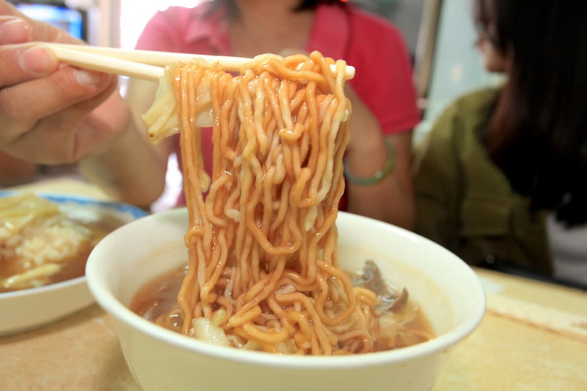 在地人從小吃到大!台南6家鱔魚意麵老店:入選米其林綠色指南、3000則好評 在地人從小吃到大!台南6家鱔魚意麵老店:入選米其林綠色指南、3000則好評