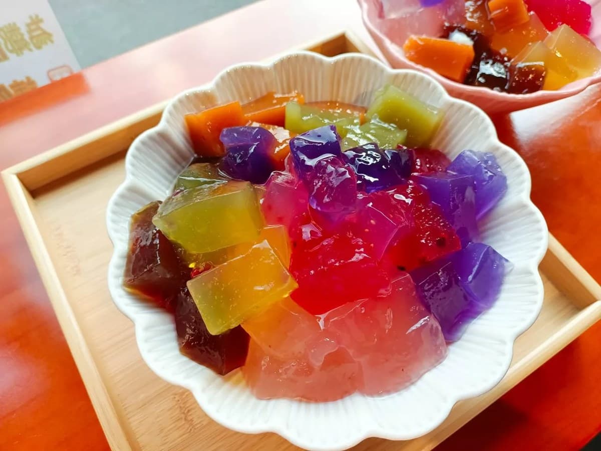 打卡「最美下午茶」！７色「彩虹粉粿」尬豆花Q彈好唰嘴，水果QQ圓也超吸睛