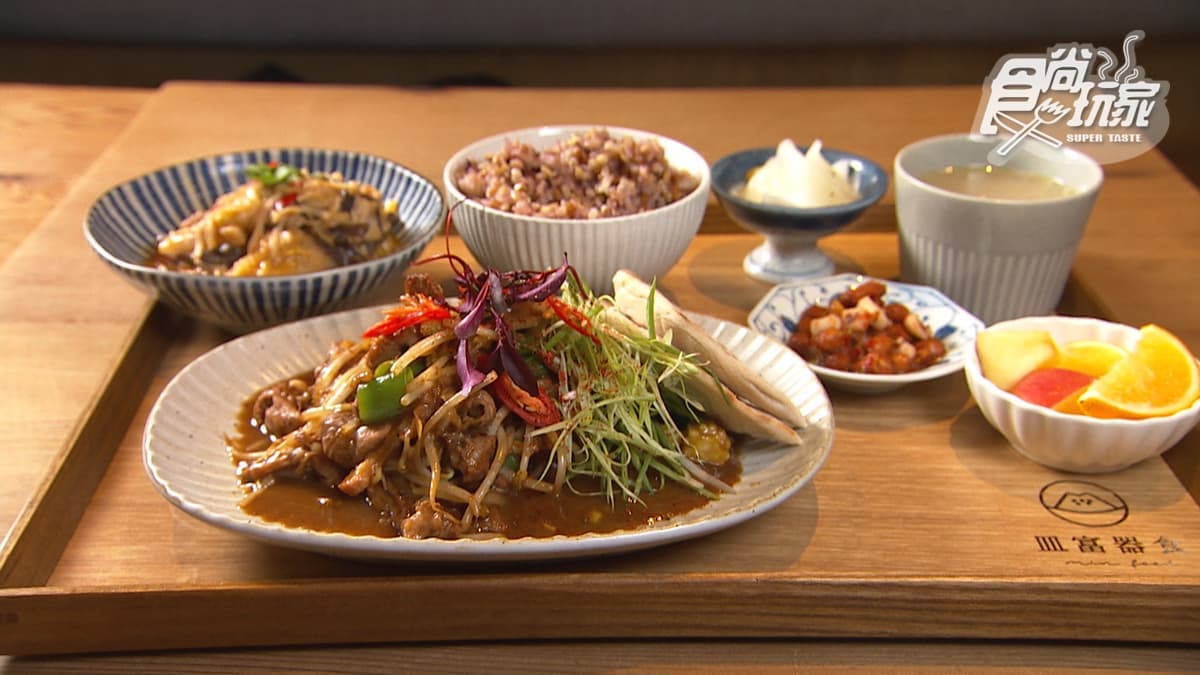 新竹特產入菜！純白老宅餐廳必點「水潤京醬鴨」，「水潤餅」搭炒鴨架鹹香唰嘴