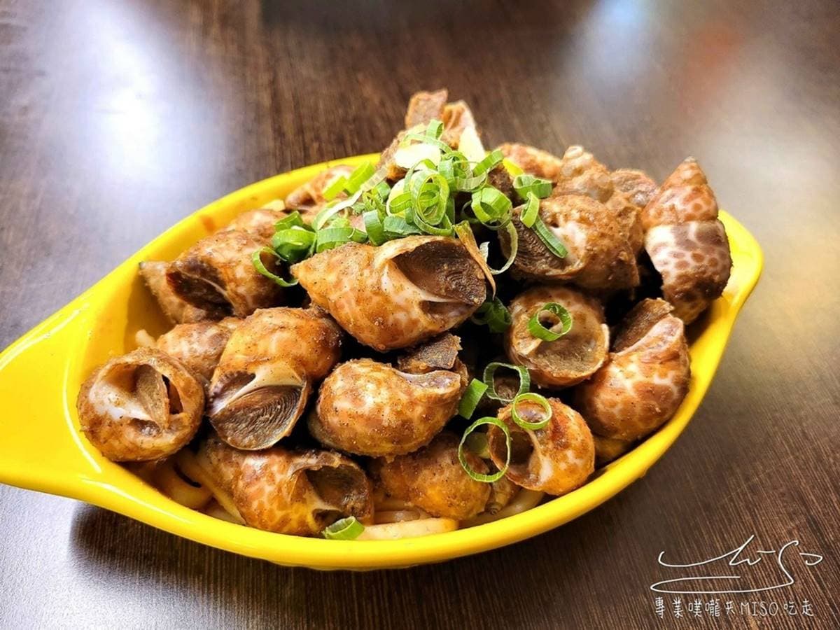 風螺、小卷多到看不見麵！「浮誇海鮮痛風麵」CP值破表，再嗑超下飯爆炒龍蝦
