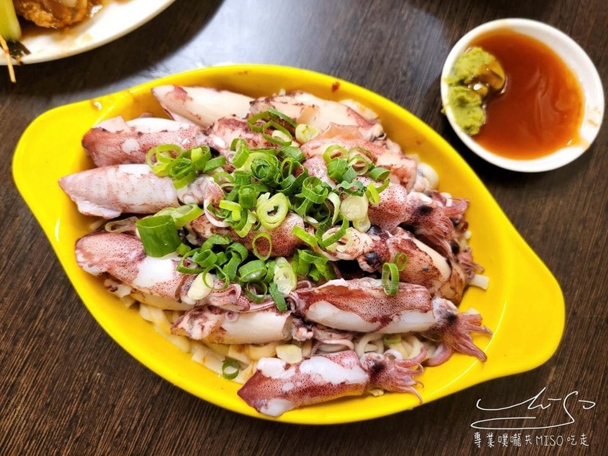 風螺、小卷多到看不見麵！「浮誇海鮮痛風麵」CP值破表，再嗑超下飯爆炒龍蝦