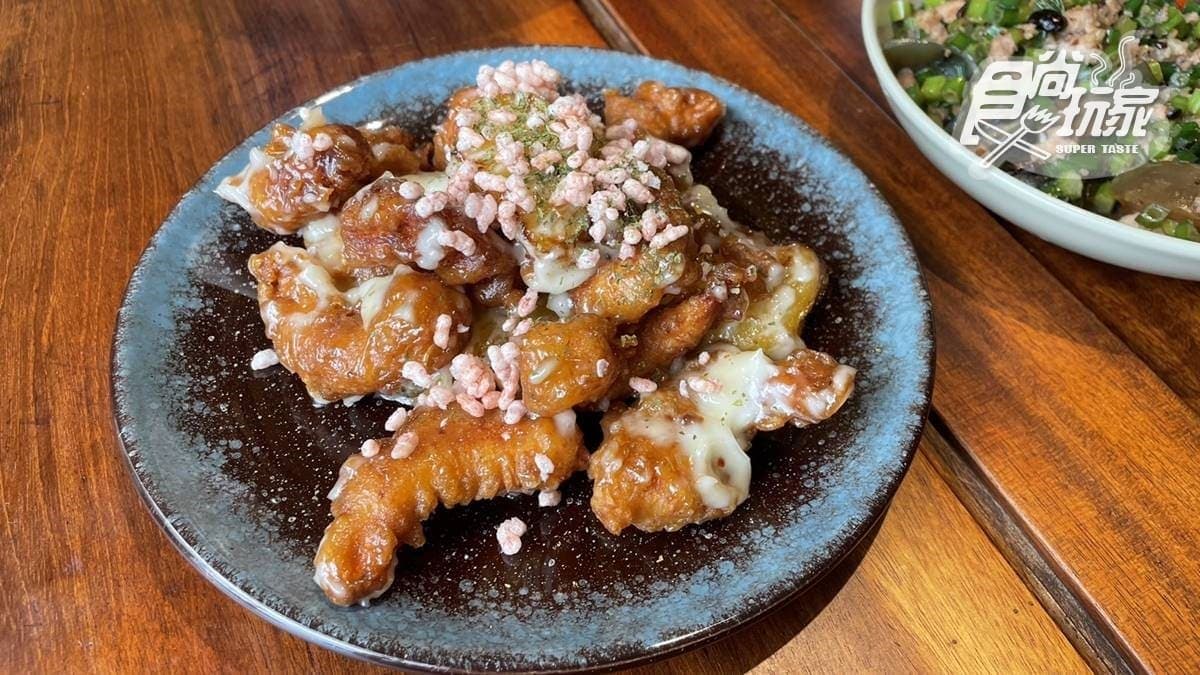 「鳳梨蝦球」麵皮偏薄，蝦子很大隻。