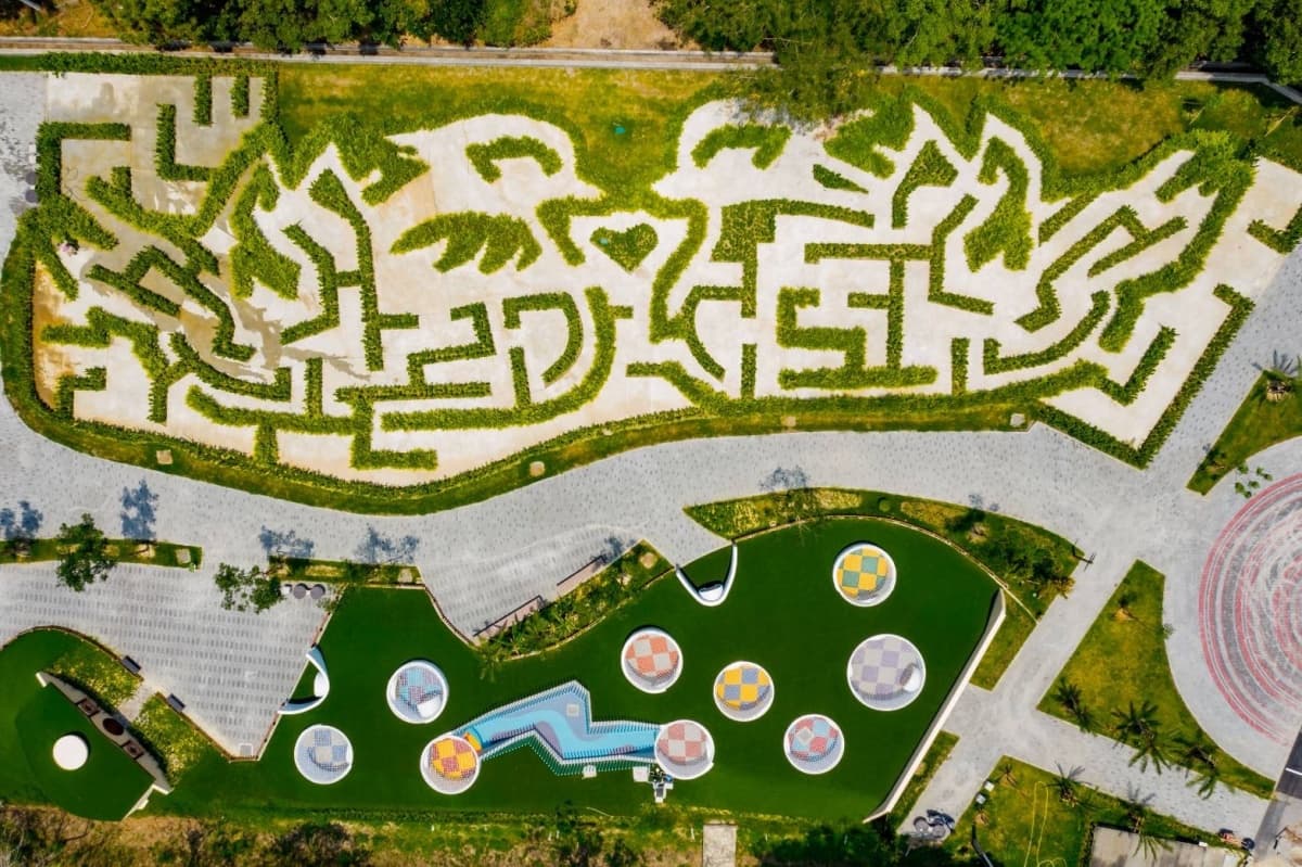 到高雄放電！1815坪「全台最大生態迷宮花園」，免費玩繽紛涵管＋打卡哈比屋