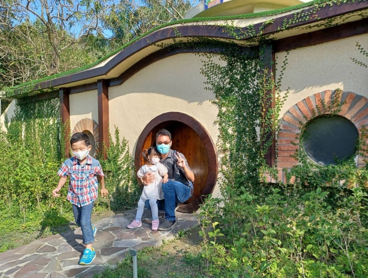 到高雄放電！1815坪「全台最大生態迷宮花園」，免費玩繽紛涵管＋打卡哈比屋