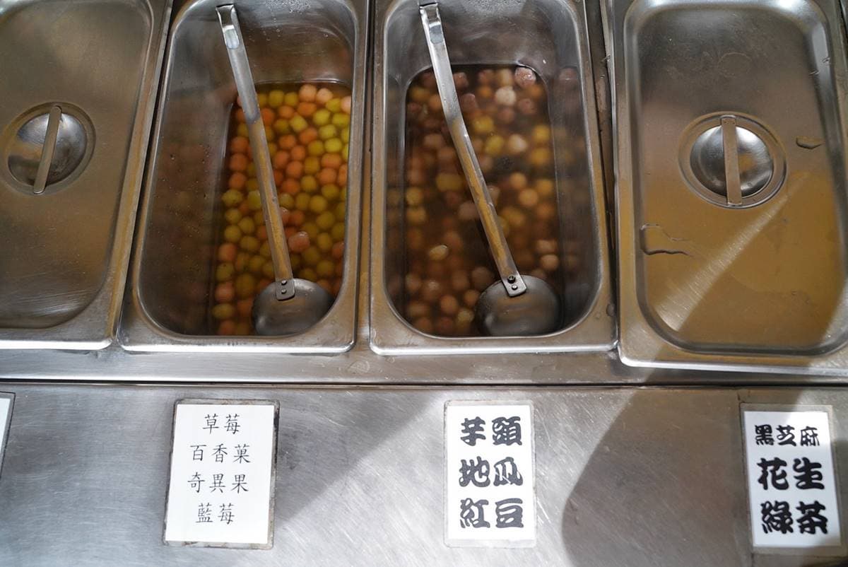 滿滿1碗35元!23年「阿公甜品店」必嘗彩色QQ圓,內行吃法咬20下愈嚼愈香 滿滿1碗35元!23年「阿公甜品店」必嘗彩色QQ圓,內行吃法咬20下愈嚼愈香