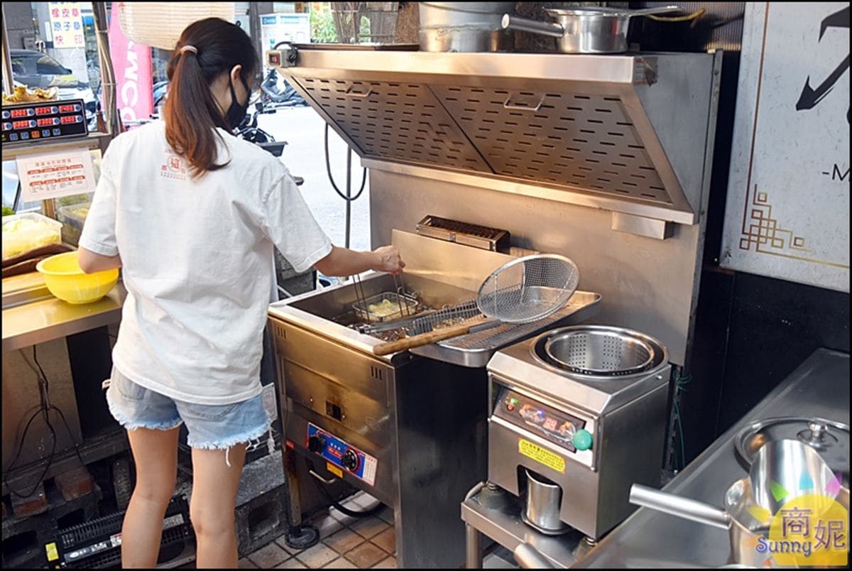 網推高CP值炸物!「大分量綜合菇」堆成小山僅50元,手掌大香菇鑲肉會爆汁 網推高CP值炸物!「大分量綜合菇」堆成小山僅50元,手掌大香菇鑲肉會爆汁