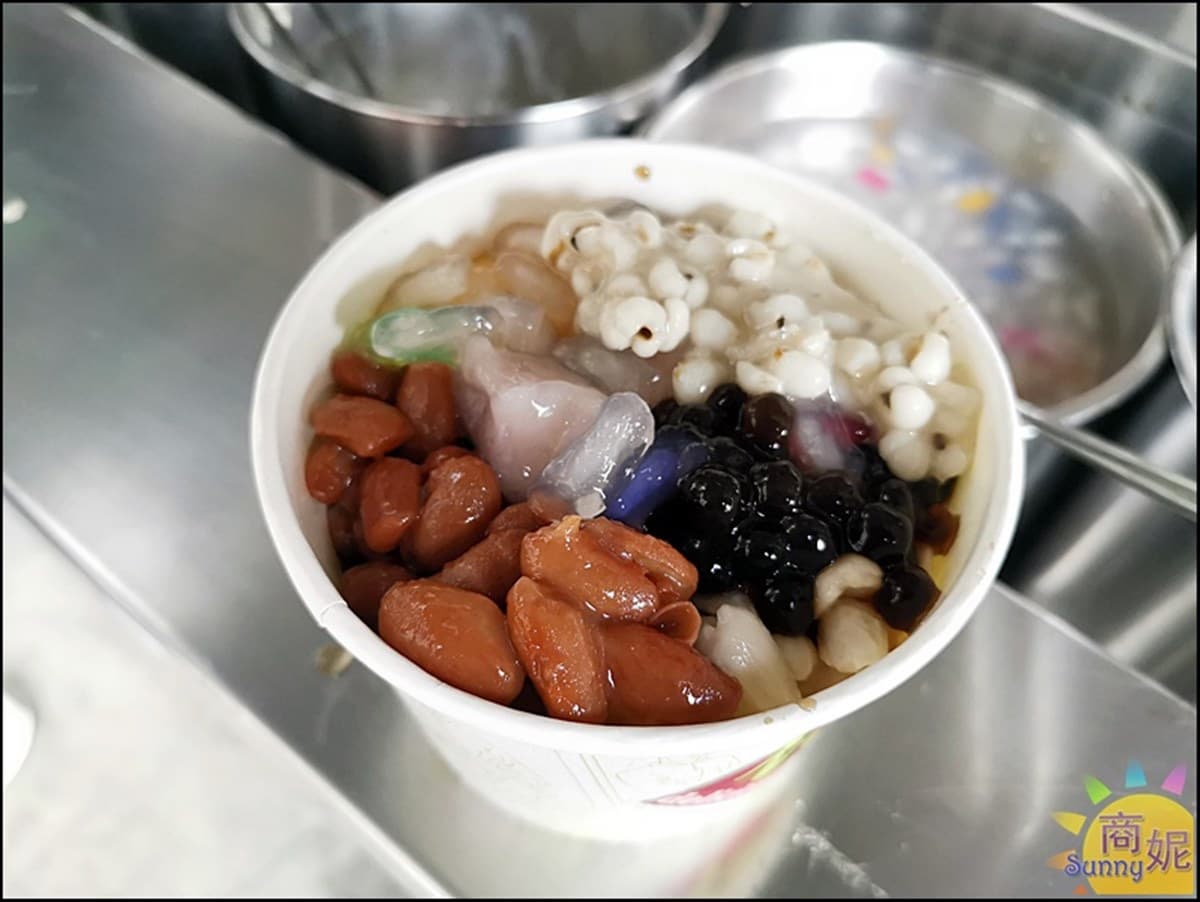 9種配料只要40元!台中「超佛心豆花」網評4.5分,DIY裝料像「冰品自助餐」 9種配料只要40元!台中「超佛心豆花」網評4.5分,DIY裝料像「冰品自助餐」