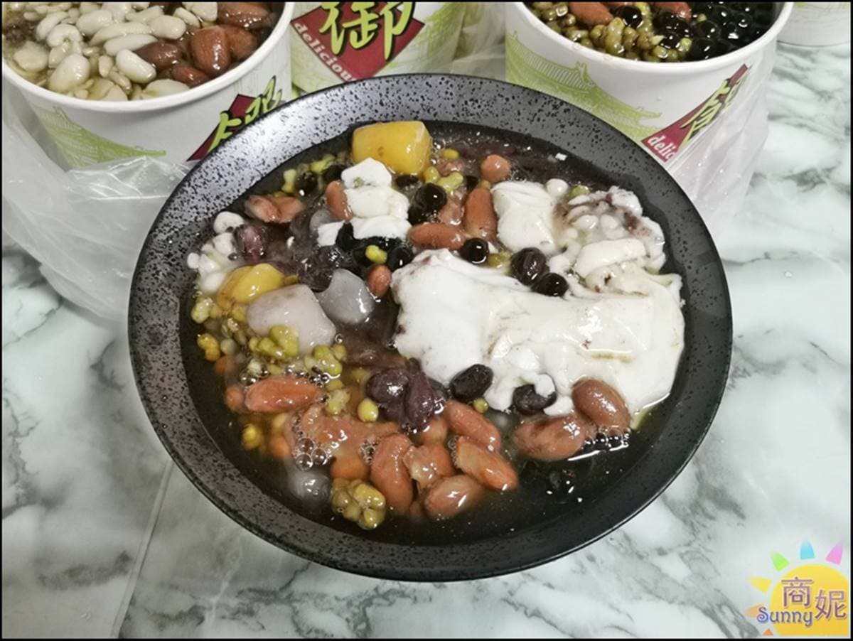 9種配料只要40元!台中「超佛心豆花」網評4.5分,DIY裝料像「冰品自助餐」 9種配料只要40元!台中「超佛心豆花」網評4.5分,DIY裝料像「冰品自助餐」