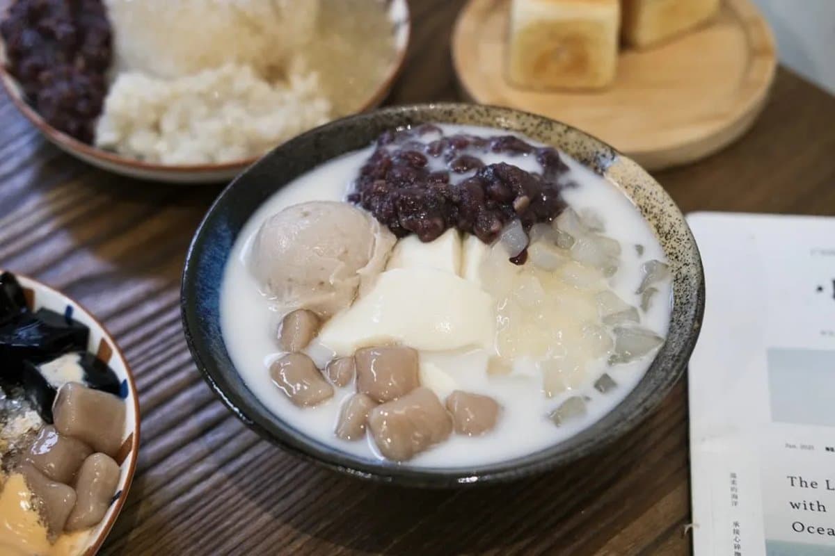 手工「豆奶系」甜品!假日限定「泰奶瀑布冰」茶控會愛,再吃Q彈豆乳吐司 手工「豆奶系」甜品!假日限定「泰奶瀑布冰」茶控會愛,再吃Q彈豆乳吐司