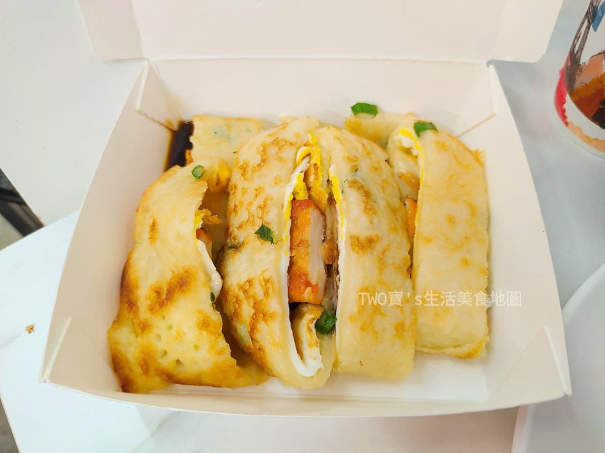 晚來吃不到！獨門「香菜辣椒肉蛋吐司」只有這裡賣，肉片比吐司大超霸氣