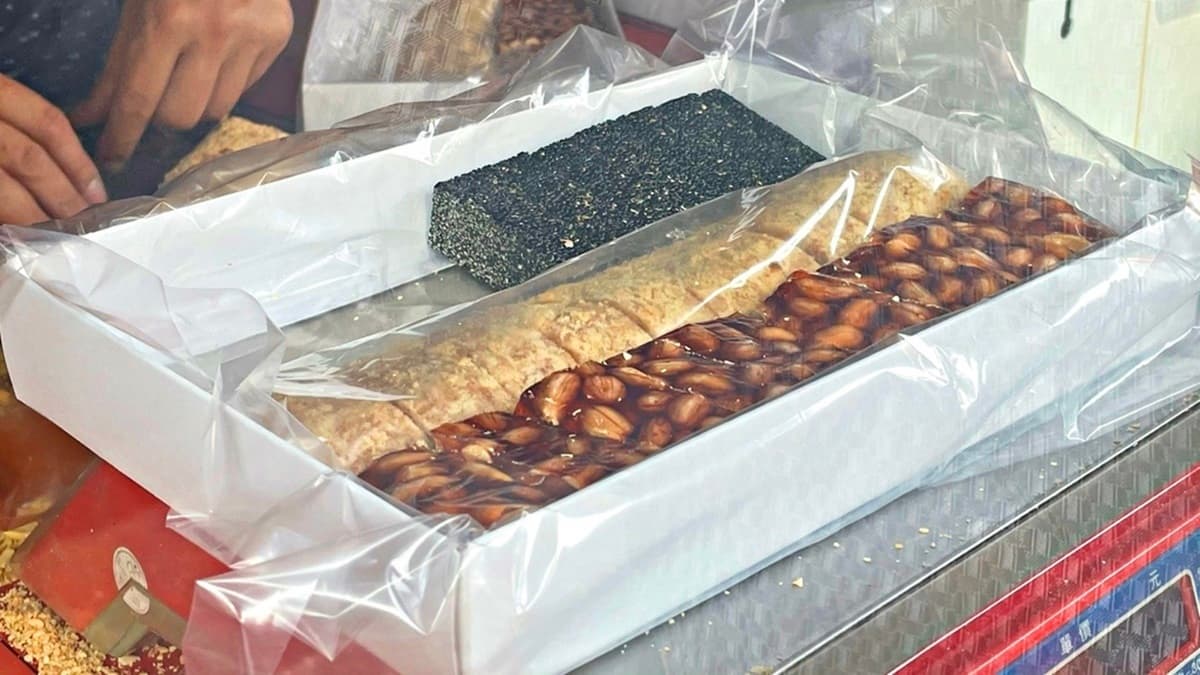 店裡還有賣黑芝麻糖跟原顆粒花生糖。（圖片來源：旅行阿麥部落格）