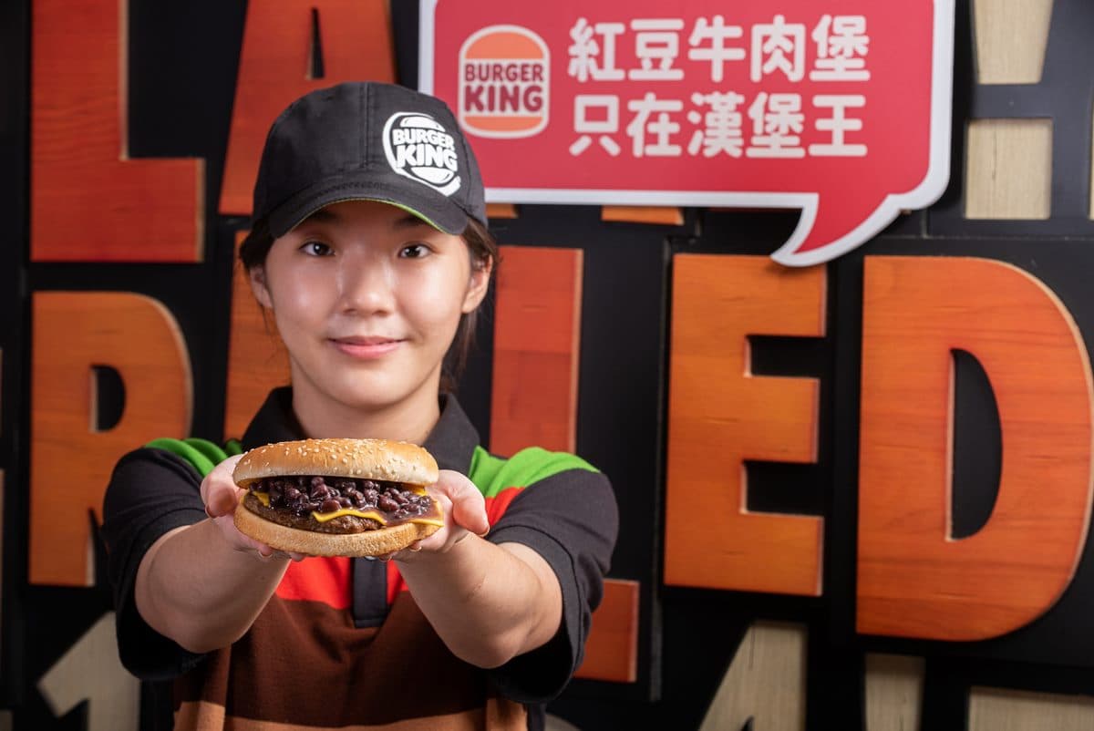 被必勝客帶壞？漢堡王全台獨創「紅豆牛肉堡」，紅豆蜜夾進4.4盎司火烤肉排