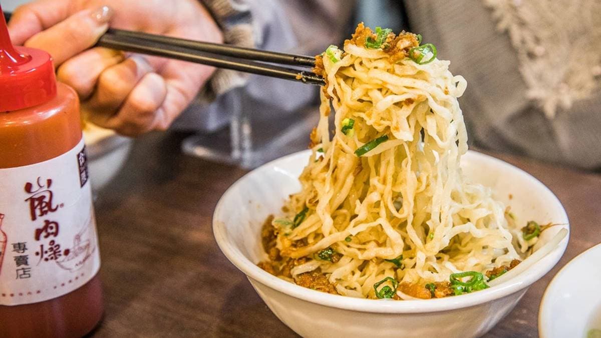 建議可以加台中名產「東泉辣椒醬」更夠味。（圖片來源：大手牽小手玩樂趣）
