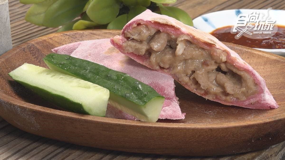 在地人推爆！澎湖「乾烙韭菜盒」必嗑京醬肉絲，皮薄餡多搭小黃瓜超唰嘴