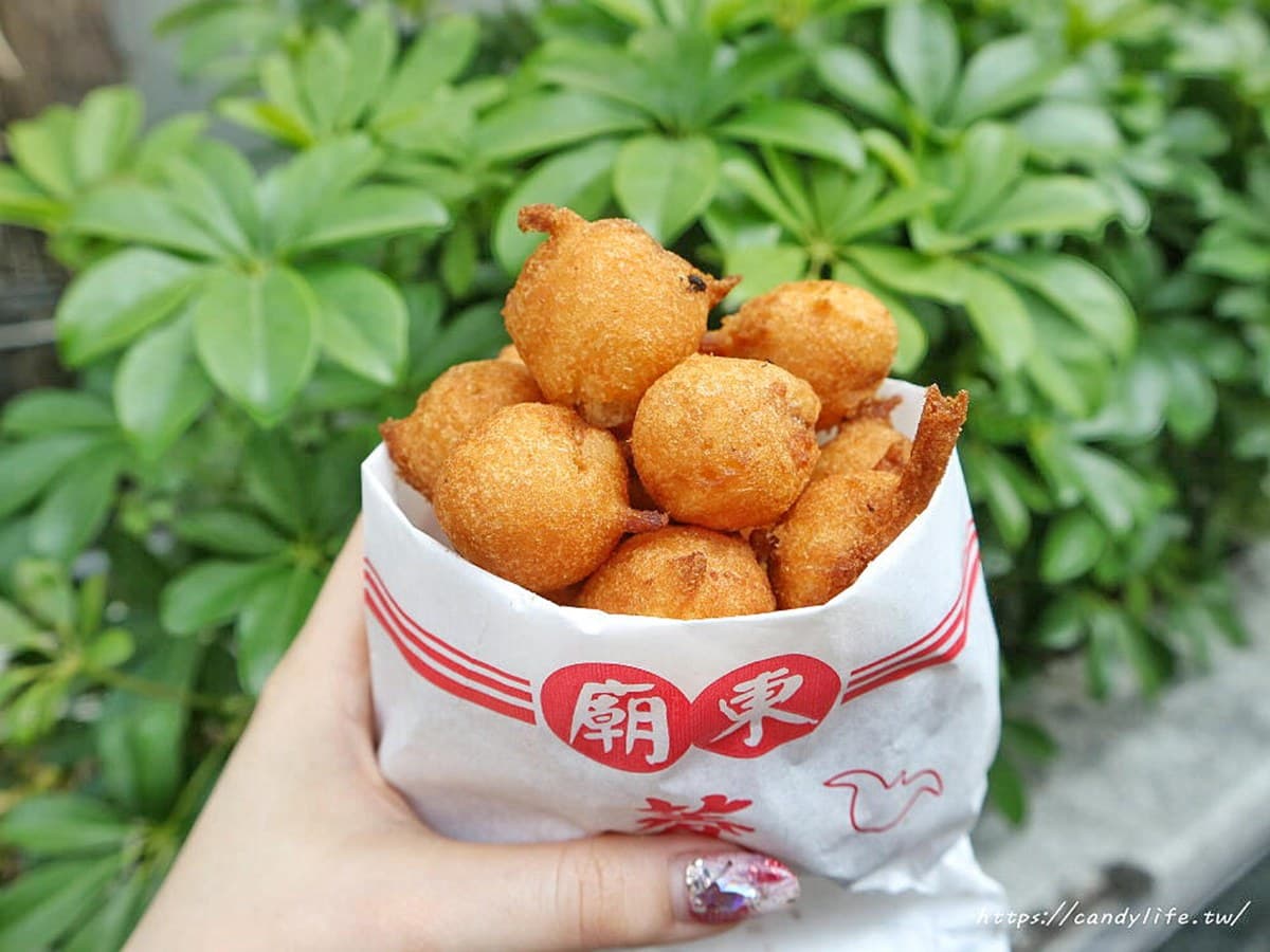 想吃先抽號碼牌！廟東夜市必吃「菱角酥」天天排爆，僅此一間現點現炸超唰嘴
