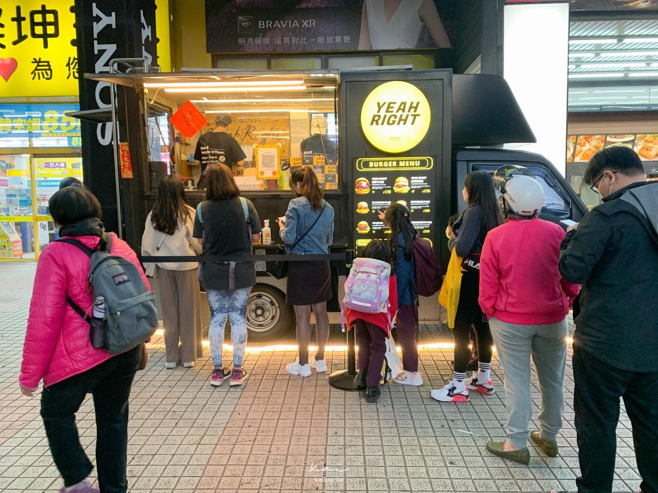 吃貨必追！６大超人氣排隊餐車：釜山歐巴糖餅、秒殺脆皮桶仔雞、古早味米腸