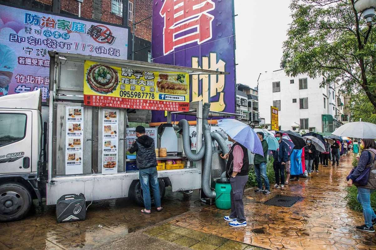 吃貨必追！６大超人氣排隊餐車：釜山歐巴糖餅、秒殺脆皮桶仔雞、古早味米腸