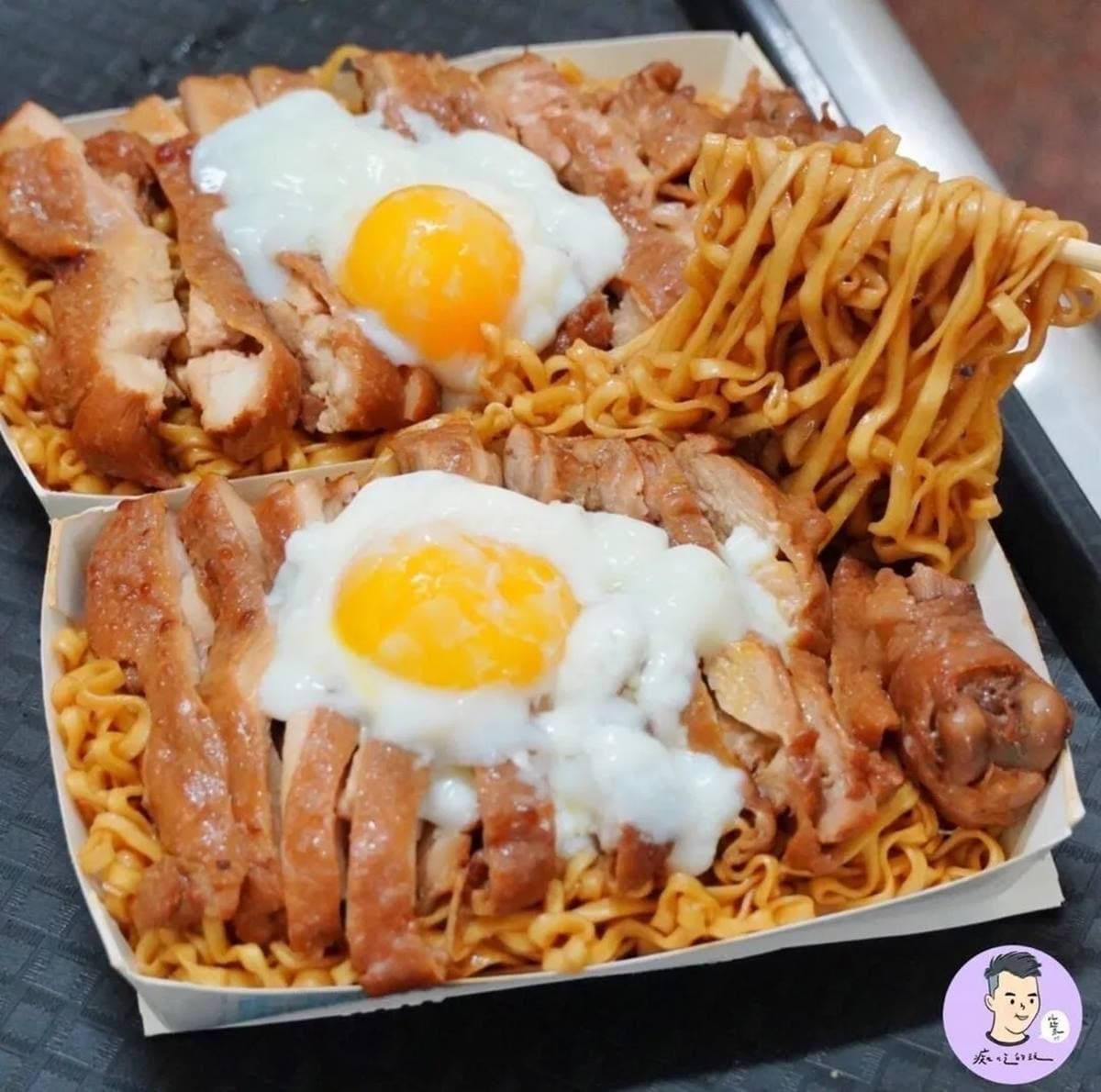 100元就能吃超飽！網推「爆量雞腿排麵」滿到看不見麵，再搭溫泉蛋邪惡度破表